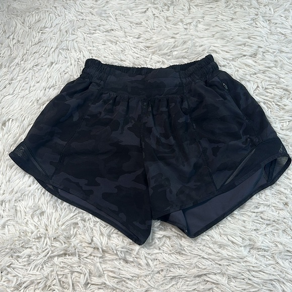 Lululemon Hotty Hot Short II *Long 4" Incognito Camo Multi Grey / Black - Picture 1 of 5